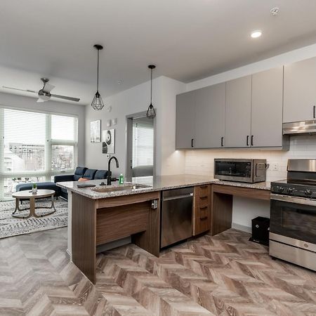 Yugo Guest Suites Urbana Exterior photo