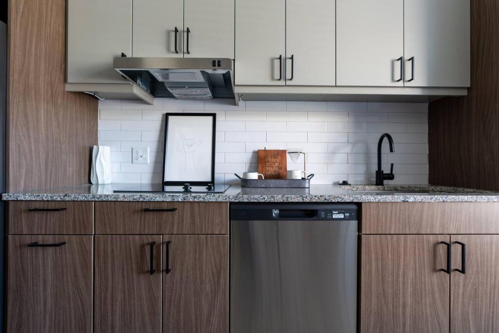 Yugo Guest Suites Urbana Exterior photo