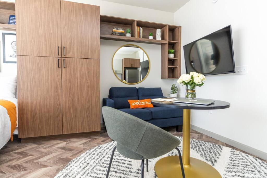 Yugo Guest Suites Urbana Exterior photo