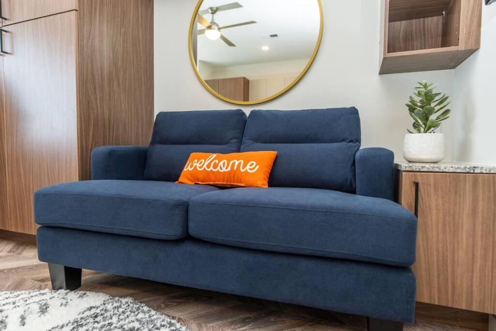 Yugo Guest Suites Urbana Exterior photo