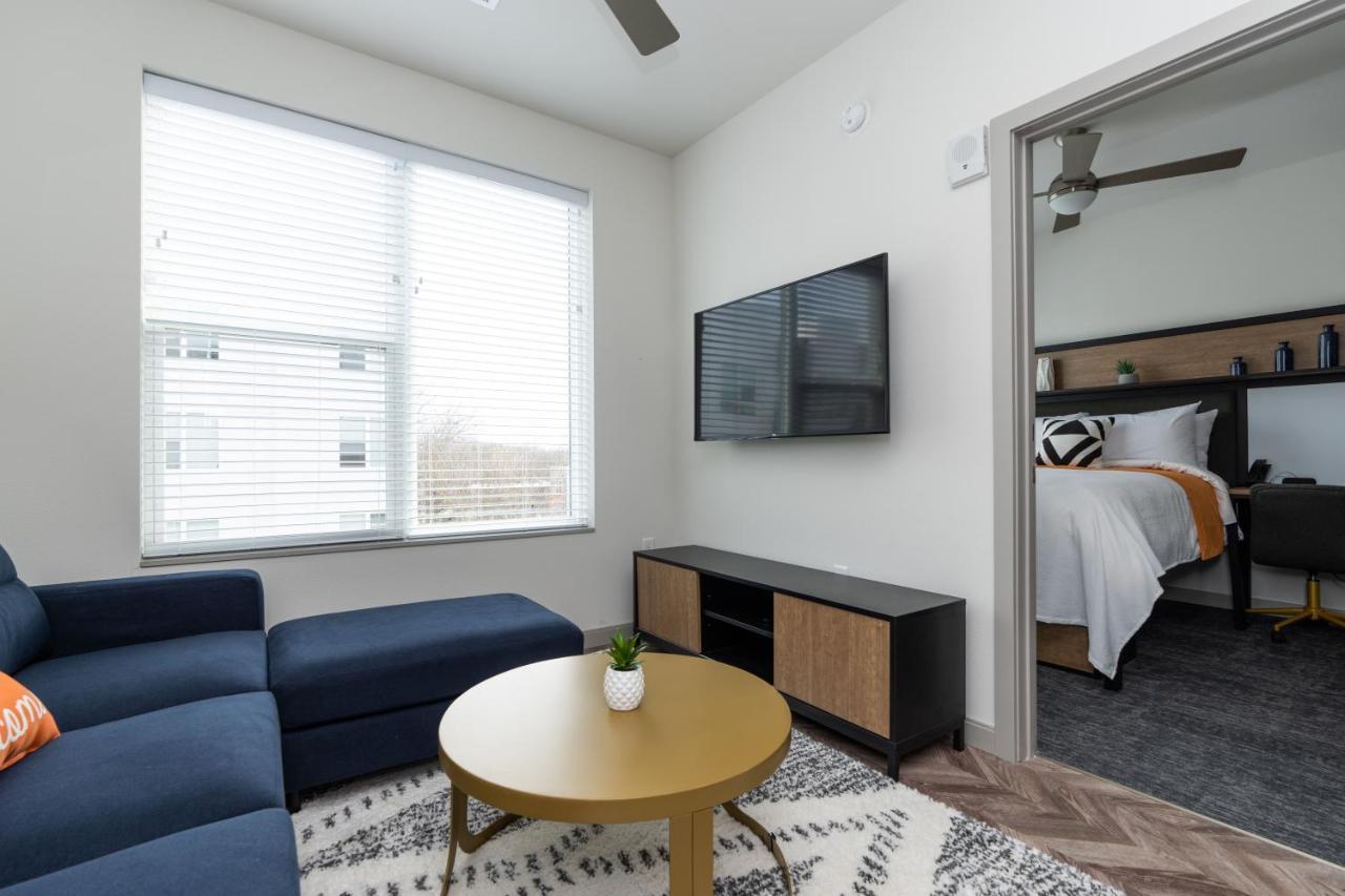 Yugo Guest Suites Urbana Room photo