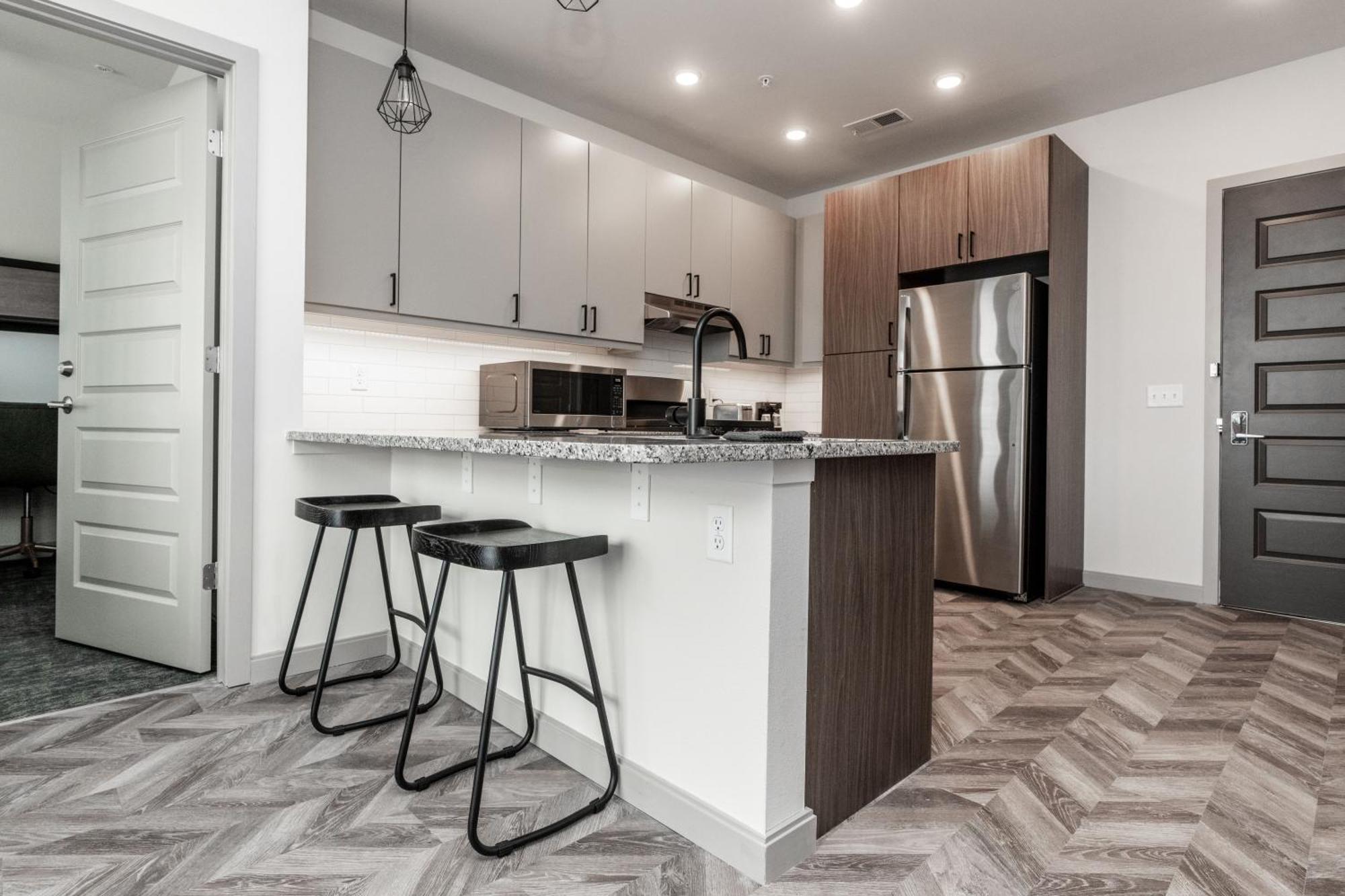 Yugo Guest Suites Urbana Exterior photo