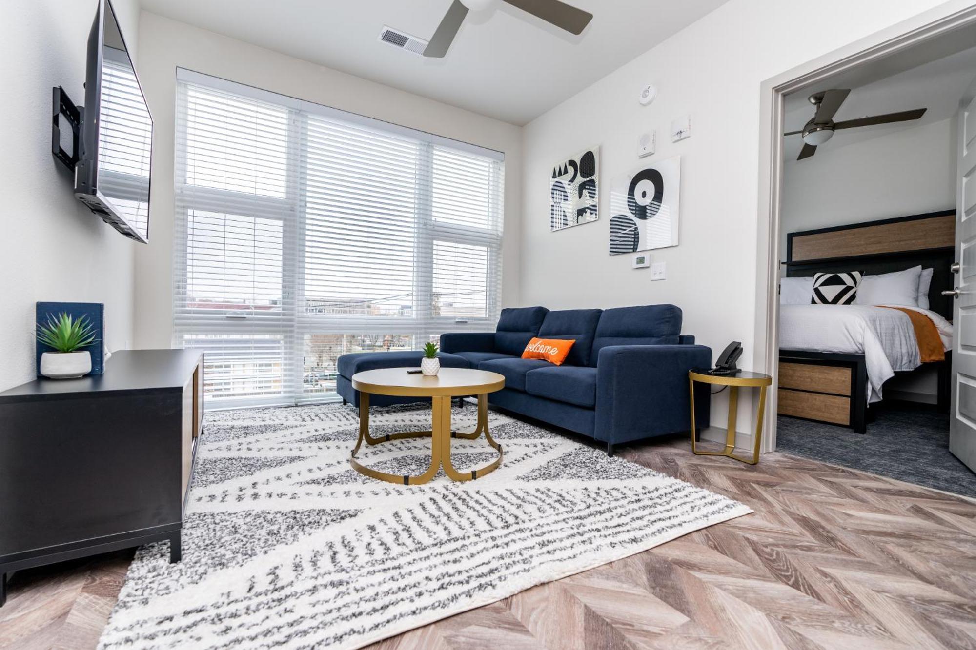 Yugo Guest Suites Urbana Exterior photo